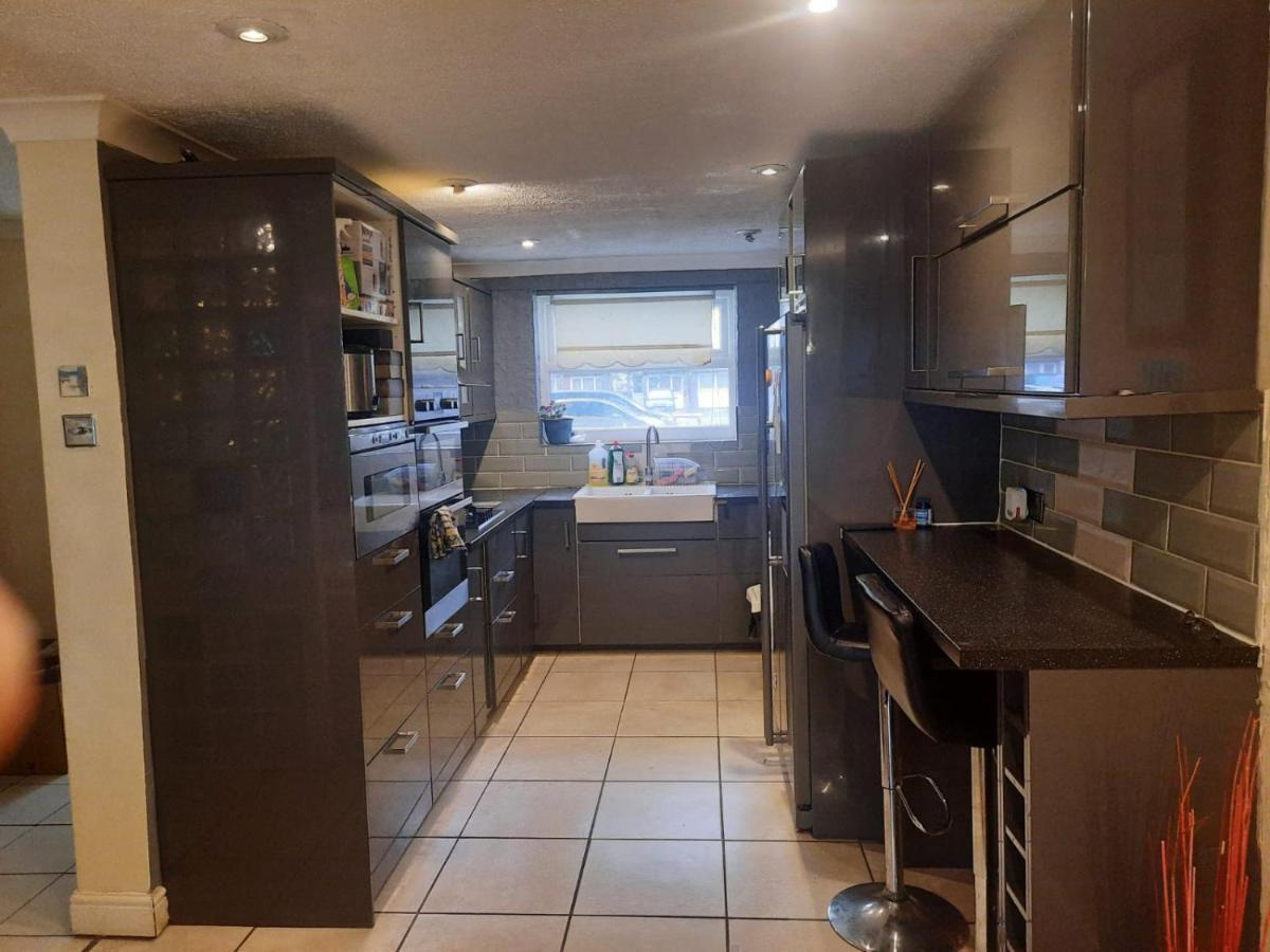 Home Away In A Close Thamesmead  Экстерьер фото