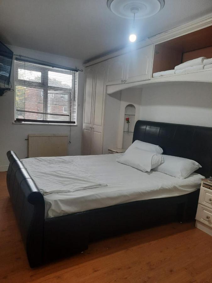 Home Away In A Close Thamesmead  Экстерьер фото