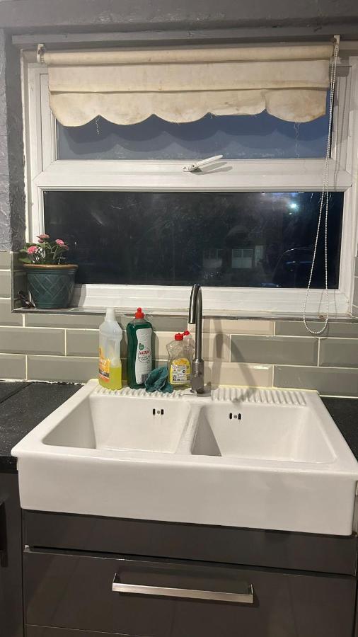 Home Away In A Close Thamesmead  Экстерьер фото