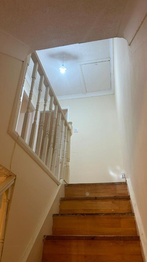 Home Away In A Close Thamesmead  Экстерьер фото