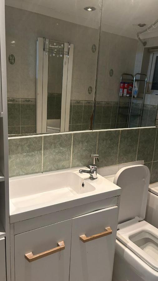 Home Away In A Close Thamesmead  Экстерьер фото