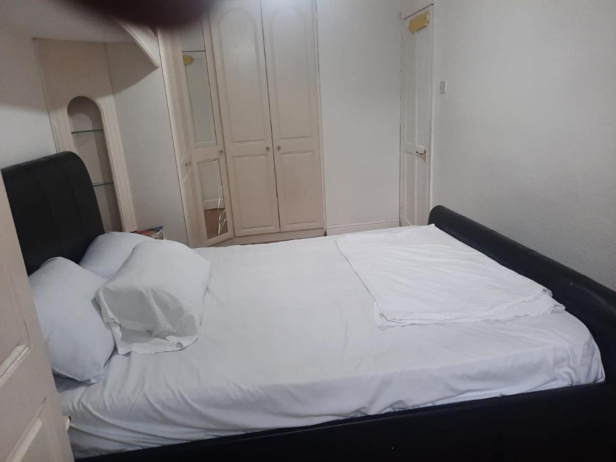 Home Away In A Close Thamesmead  Экстерьер фото