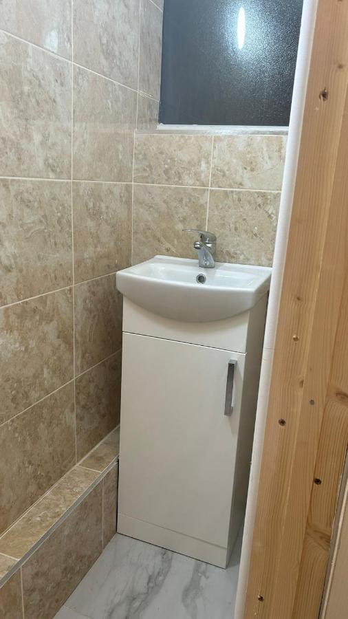 Home Away In A Close Thamesmead  Экстерьер фото
