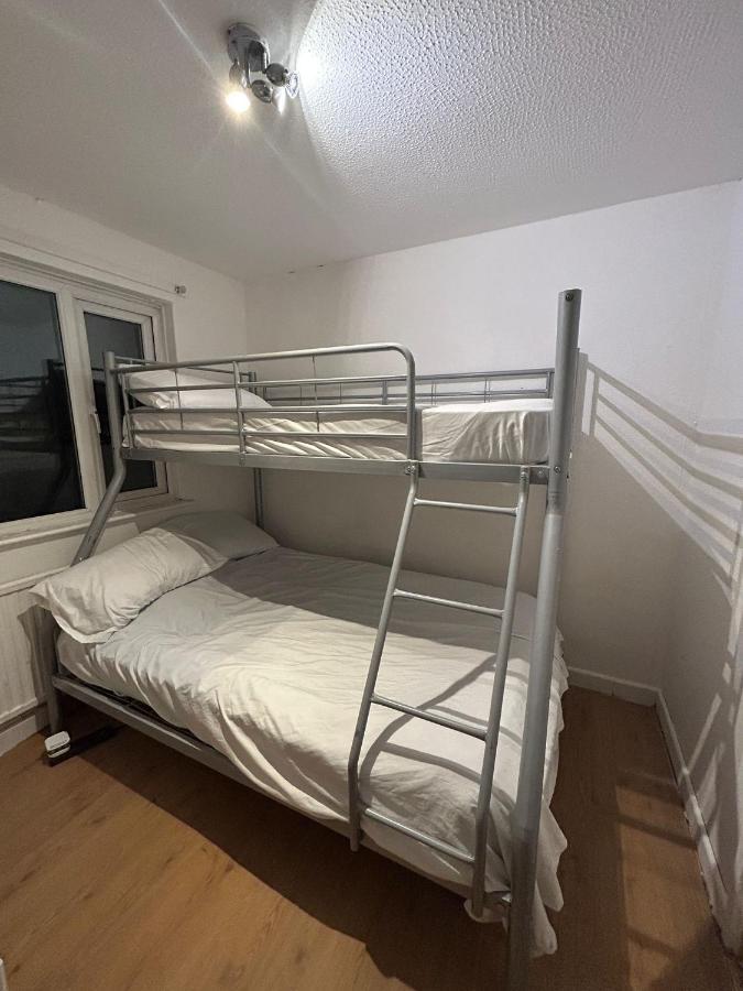 Home Away In A Close Thamesmead  Экстерьер фото