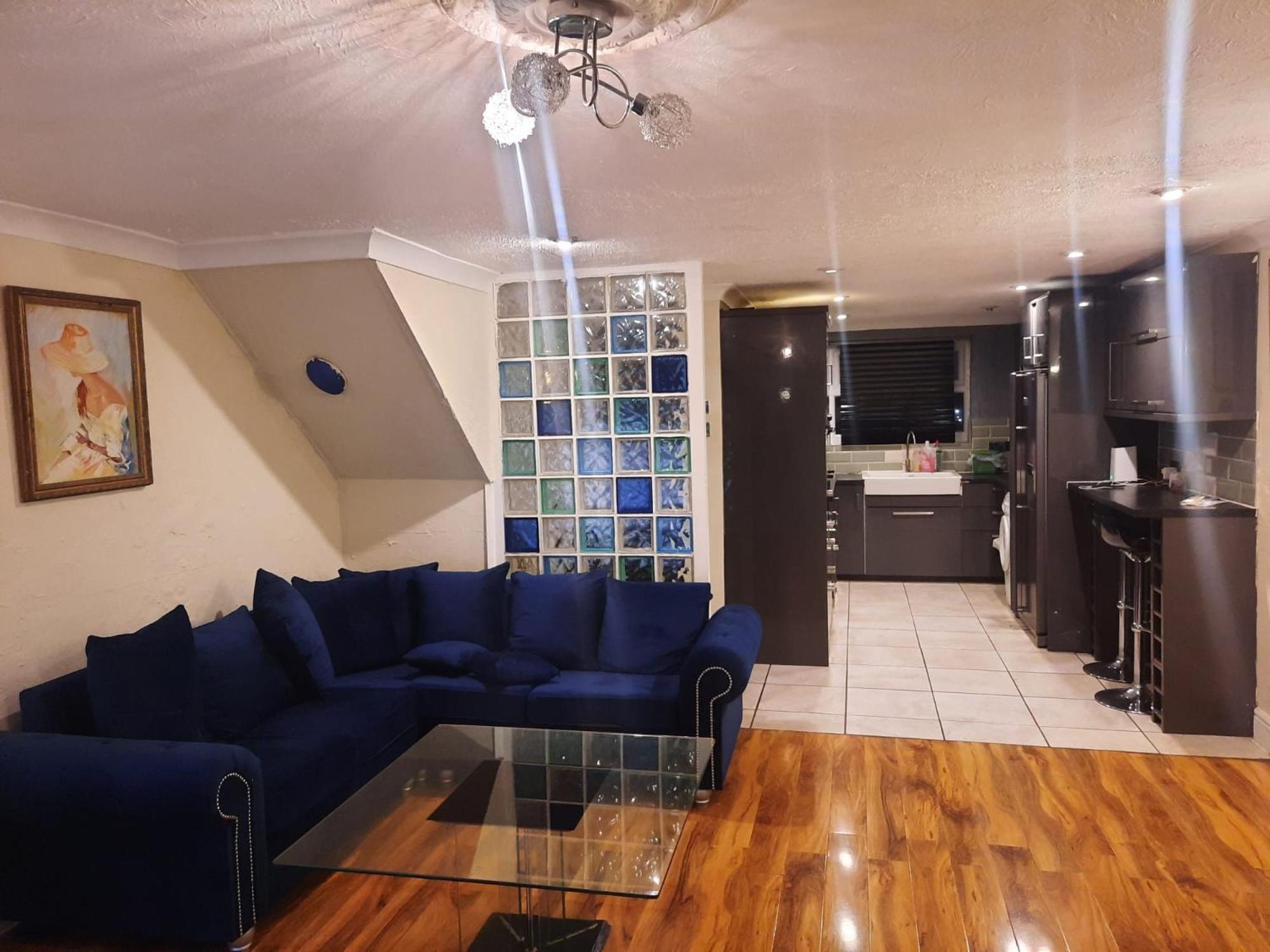 Home Away In A Close Thamesmead  Экстерьер фото